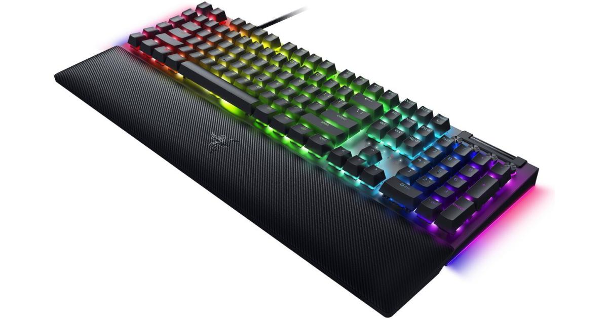 Razer BlackWidow V4 Mechanical 6 مفاتيح ماكرو مخصصة مسند معصم مغناطيسي Doubleshot ABS Keycaps مفاتيح خضراء - أسود